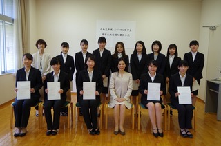奨学金授与式2019.jpg