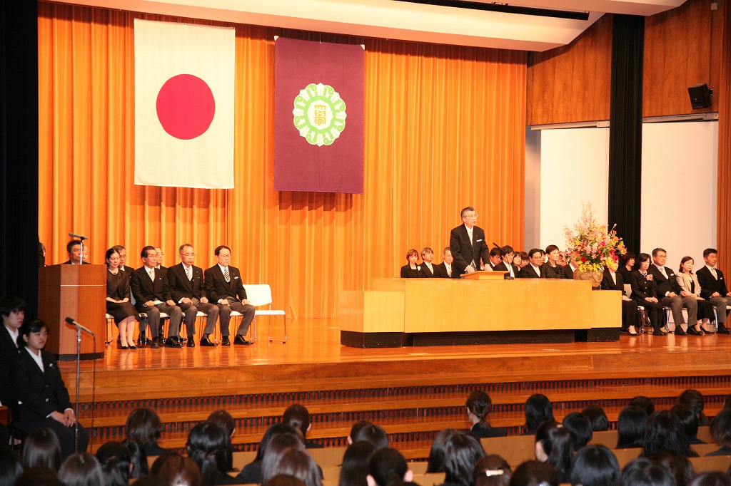 http://www.kamakura-u.ac.jp/sys/news/images/2019%E5%85%A5%E5%AD%A6%E5%BC%8F1IMG_5907.jpg