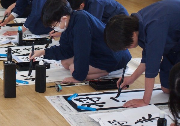 R6年度６年書き初め大会.jpg