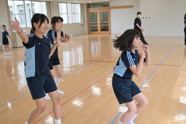 (R8.6.19)ダンスクラブ01.jpg