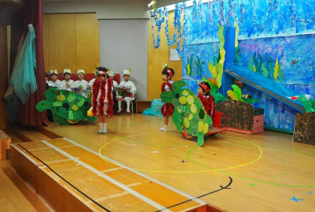 年中組 生活発表会が行われました 幼稚部だより 鎌倉女子大学 幼稚部 年中組 生活発表会が行われました 幼稚部だより 鎌倉女子大学 幼稚部