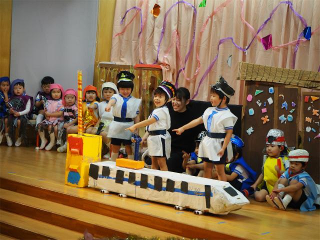 年少組 初めての生活発表会が行われました 幼稚部だより 鎌倉女子大学 幼稚部