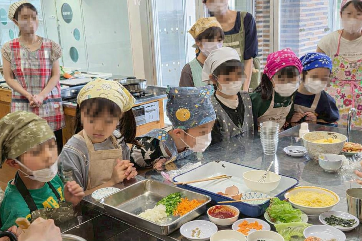 真剣に作り方を聞く子ども達20270717.png