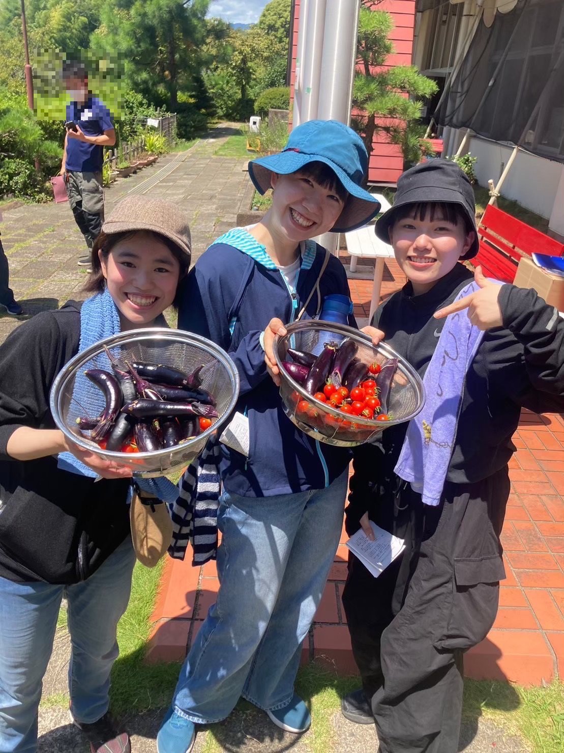 調理技術教育学会4_野菜とゼミ生_ぼかし済み.jpg