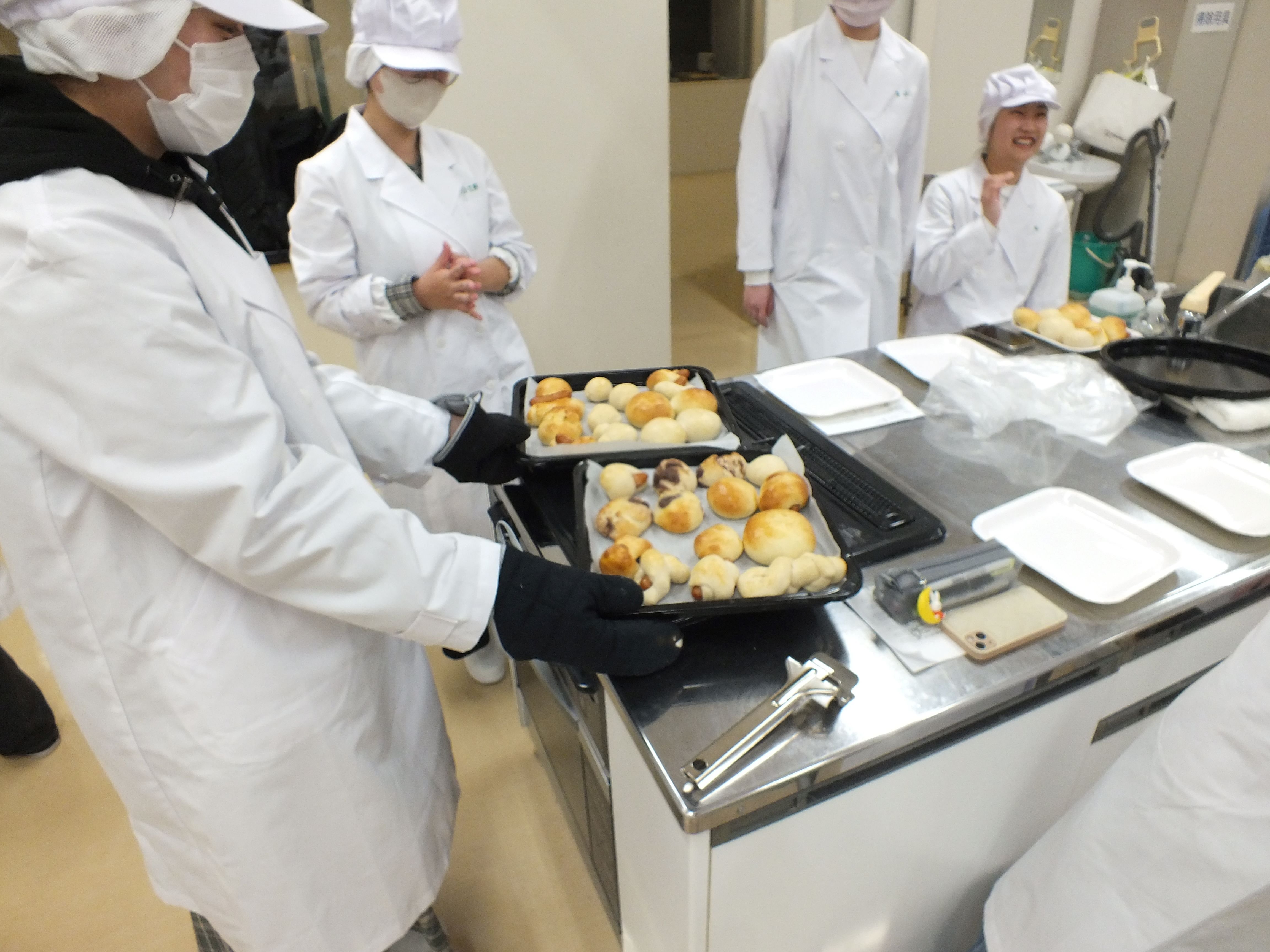 授業紹介「食品学実験」～食品の成分や特性を実験で学び、味わって理解