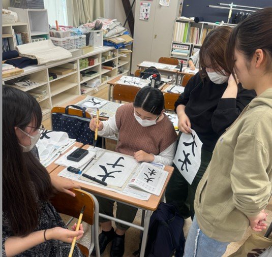授業紹介「書道」 - 鎌倉女子大学 鎌倉女子大学短期大学部