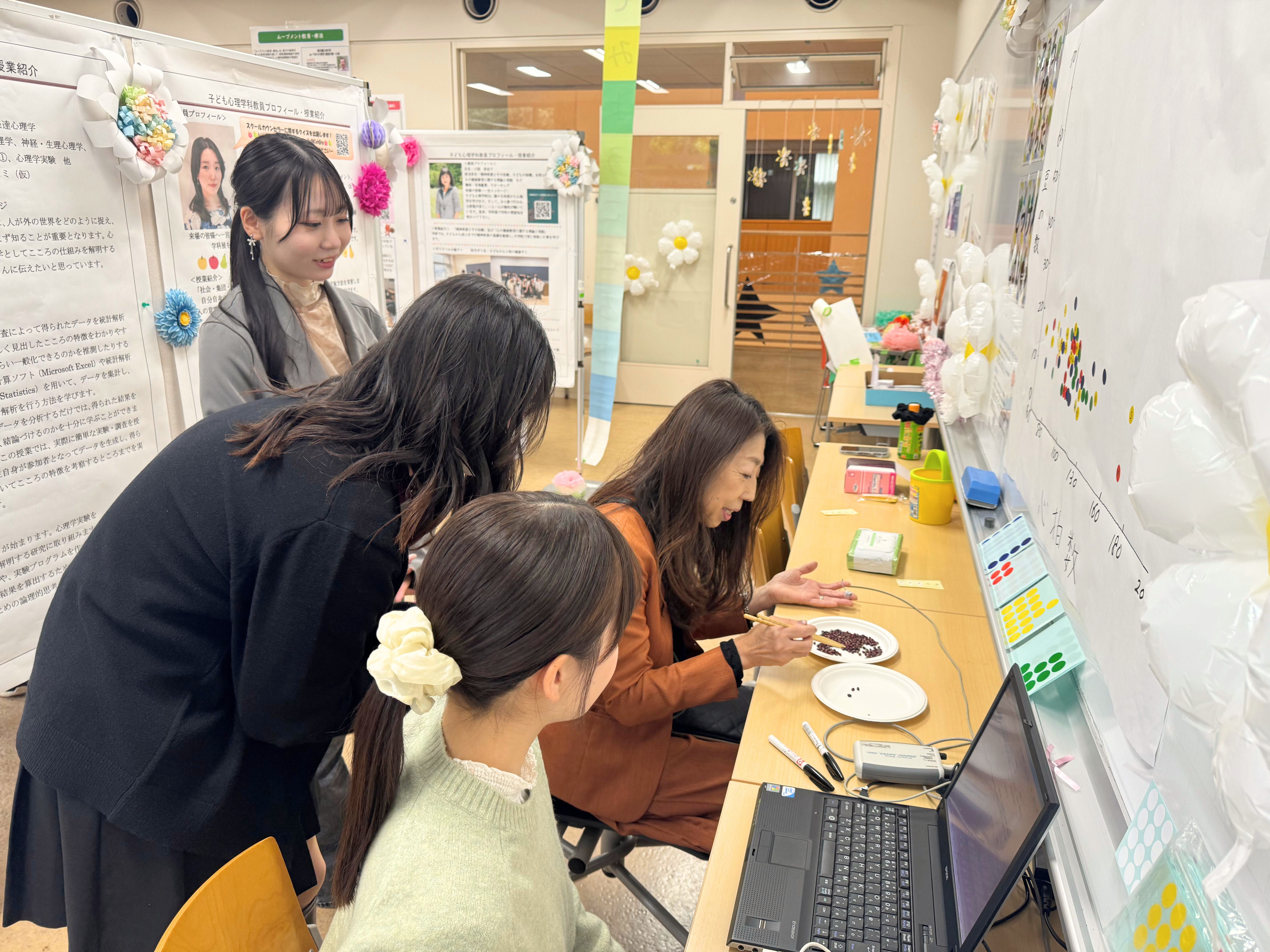 20251128_1第31回みどり祭子ども心理学科学科展_2(掲載許可済確認済み).jpg
